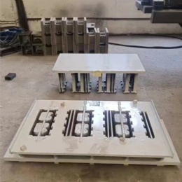 Self-insulating block mold