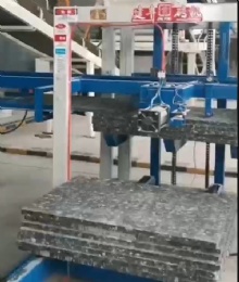 Automatic pallet sender machine